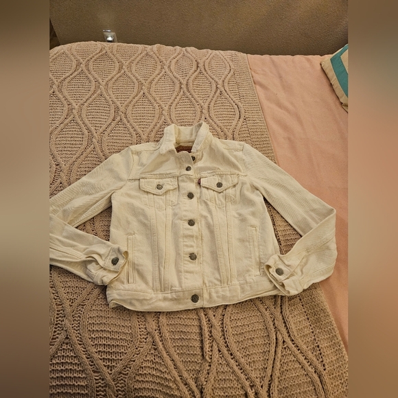 Levi's Women's Cream Denim Jacket Size Small - Picture 1 of 5